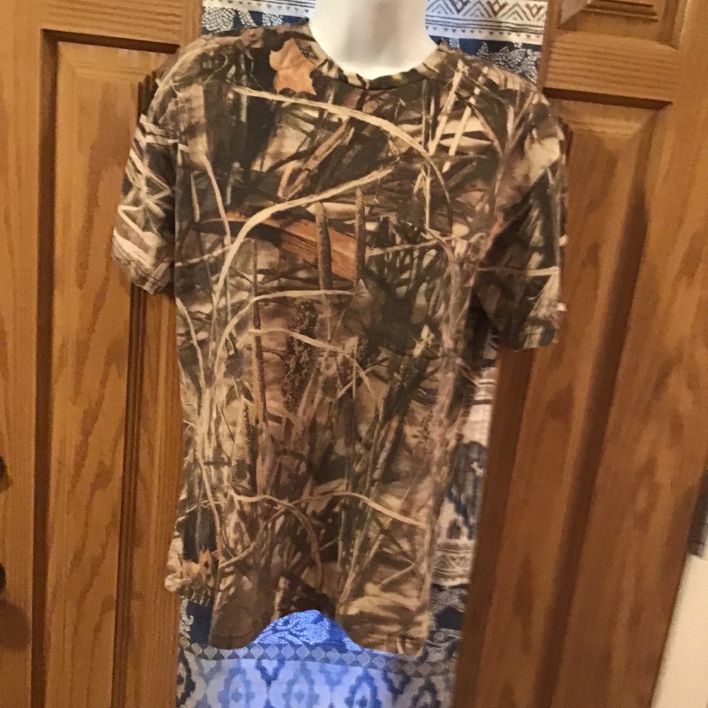 💚 3/$25 Red Head mens size small camouflage T-shirt with front pocket